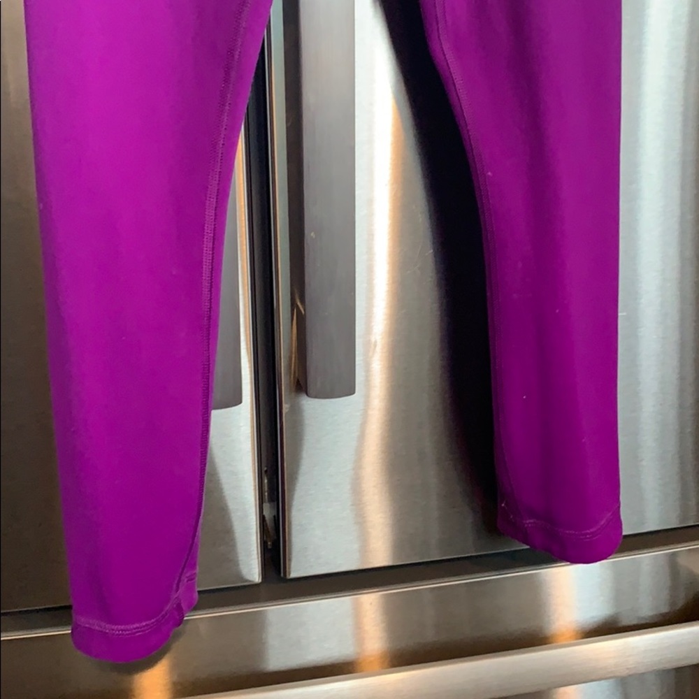 Lululemon Wunder Under Crops (Reversible) - Picture 6 of 8